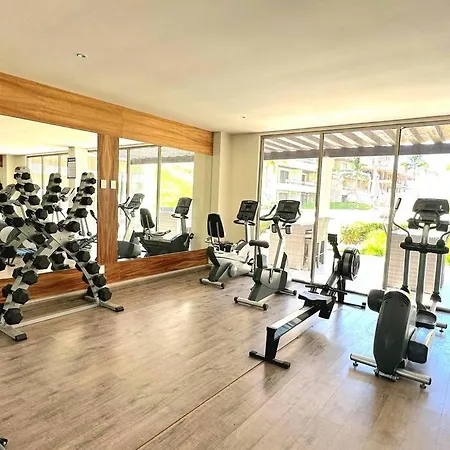 Charming 3 Bedroom Apt Minutes From The Beach