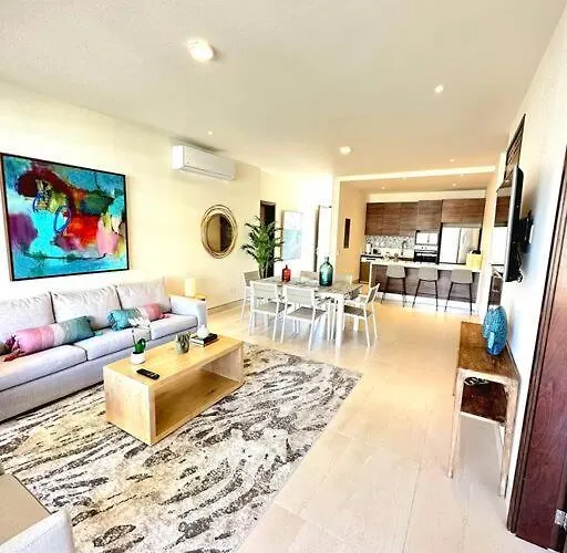 Charming 3 Bedroom Minutes From The Apartment
